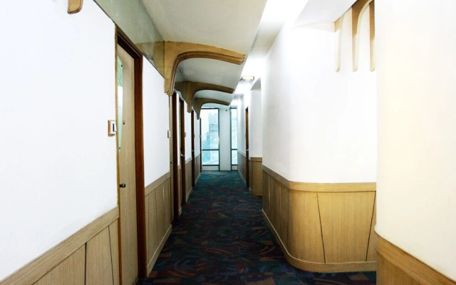 Capital O Business Hotel