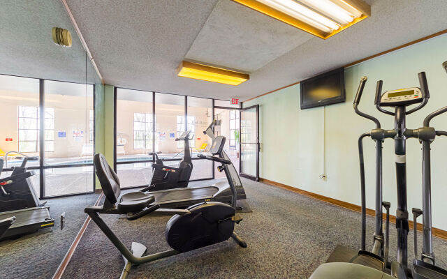 Econo Lodge Inn & Suites