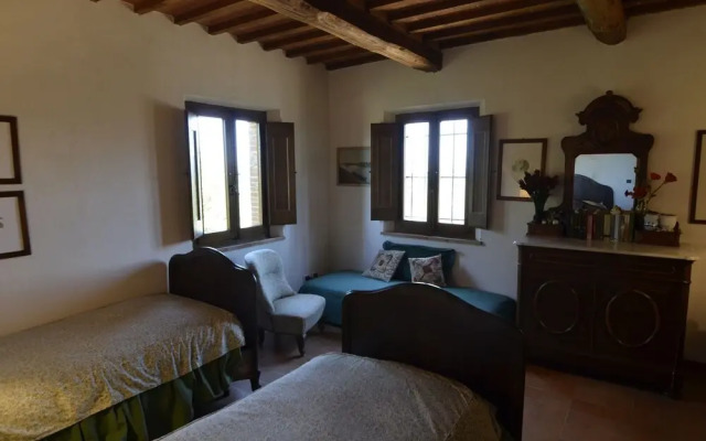 Pleasant Villa In Valiano With Terrace, Garden, Sun-Loungers