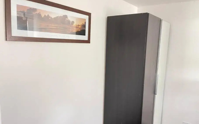 Mayfair Place - Cosy 3 Bedroom House with Free Parking