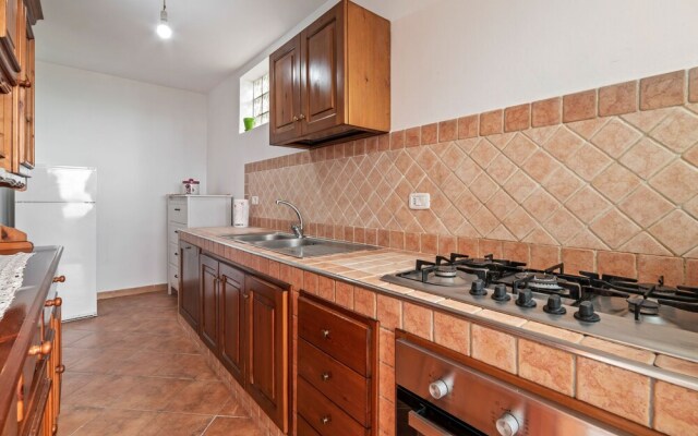 Peaceful Holiday Home in Perdifumo With Balcony
