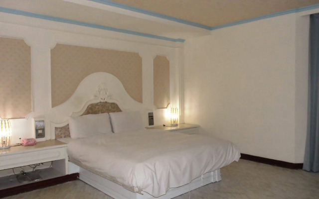 Modern Plaza Hotel