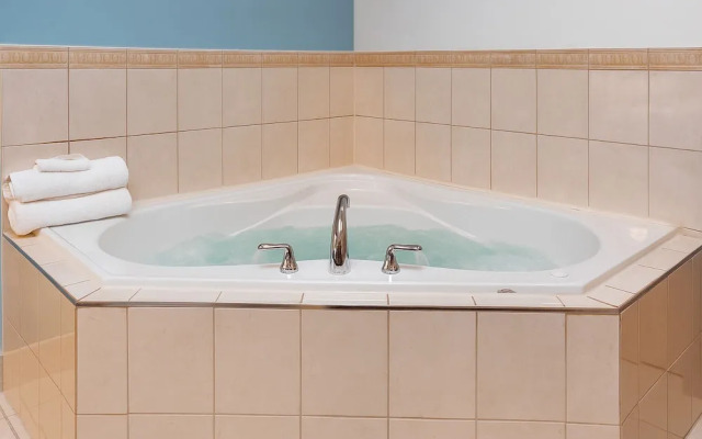 Signature Inn & Suites Hamilton