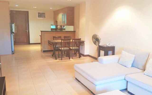 Lovely 2-bed Apartment in Pratumnak With Pool View