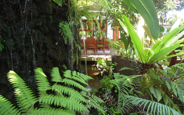 Yulia Village Inn