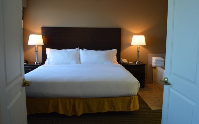 Holiday Inn Express & Suites Winner, an IHG Hotel