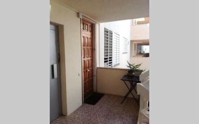 Apartament a Roses. Terrassa i piscina comunitaria