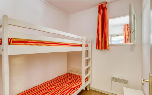 Flat With Swimming Pool Near The Beach