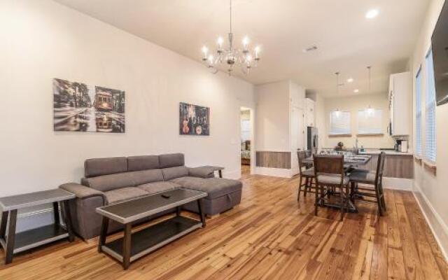 Spacious 3BR on Carondelet by Hosteeva