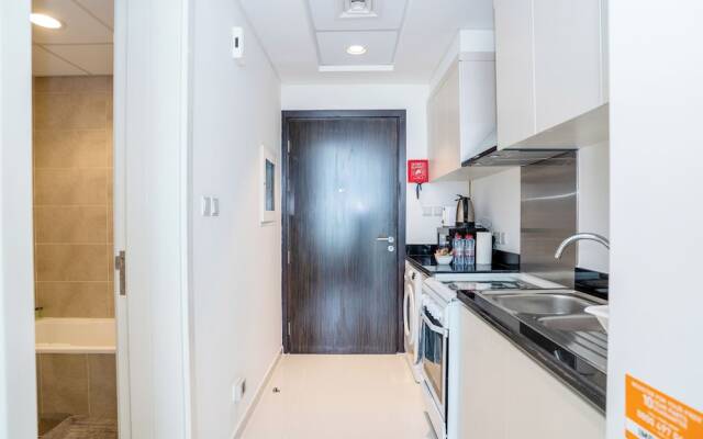 Tanin - Sleek Studio Offering Unobstructed City Views