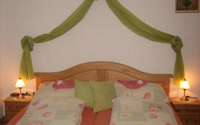 Weingut-Gästezimmer Schwalm