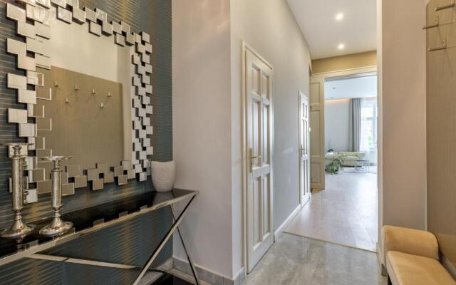 Grand Designer Dream Home in the Center W 3br/3bath