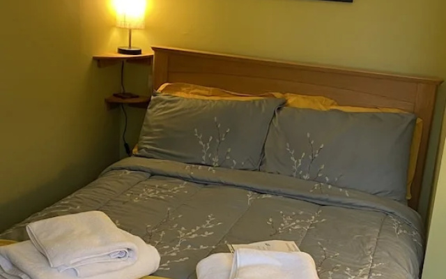 Private Annex, Parking, Wifi, 2mins to J48 A1 M1