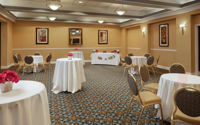 Embassy Suites by Hilton Crystal City National Airport