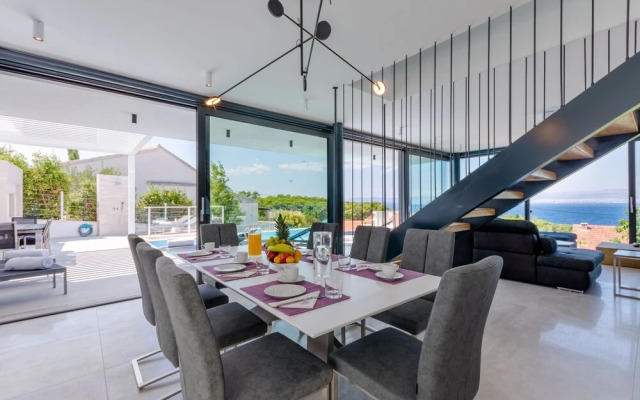 Luxury Villa Soleil with Swimming Pool