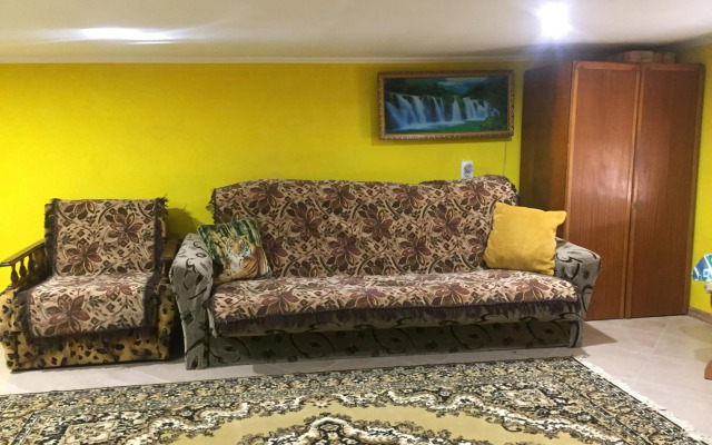 Хостел Мансардная комната с невысоким потолком до 170 см