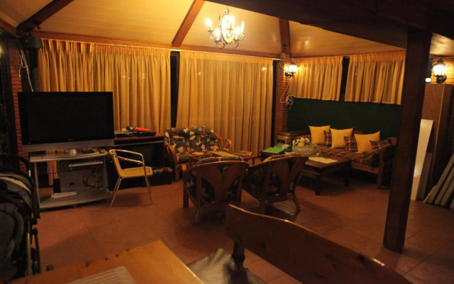 Lyristis Dinos Studios & Apartments