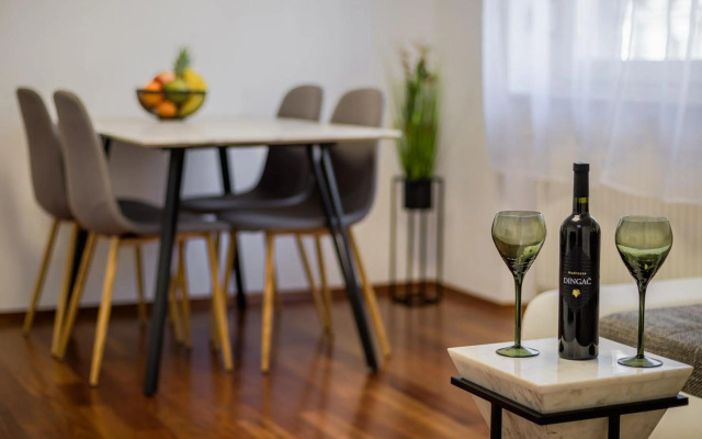 Four Seasons Apartment - FREE PARKING