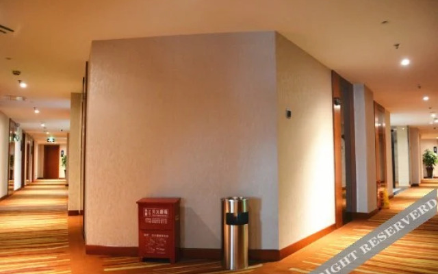 Peninsula Hotel (Xuancheng Xinglong International Plaza)
