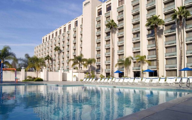 Knott's Hotel