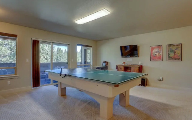 Quinn Creek 4 Bedroom Home by RedAwning