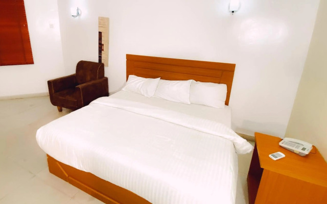 Royal Court Lounge & Boutique Hotel