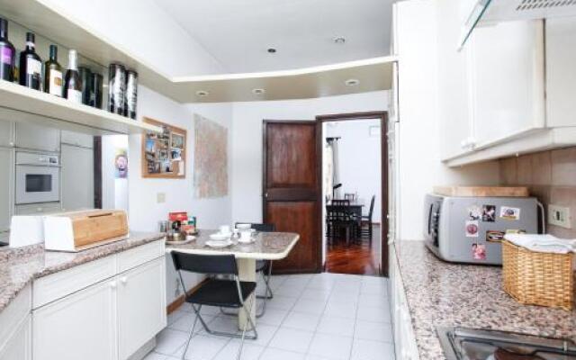 Pantheon Square Family Apartment