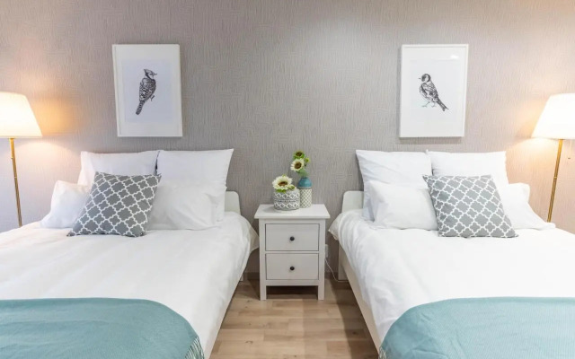 Bijou Suites Cyan
