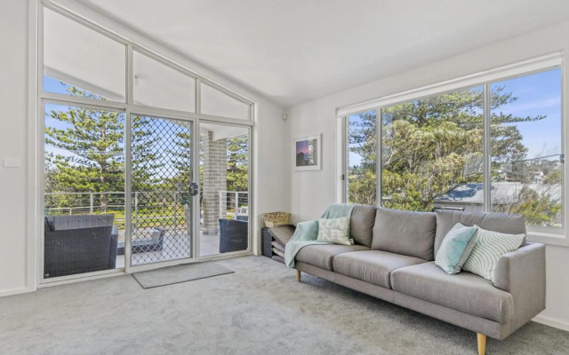 SEA MIST Gerringong 4pm Check Out Sundays