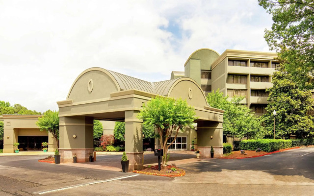 DoubleTree by Hilton Atlanta Windy Hill Ballpark