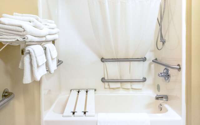 Country Inn & Suites by Radisson, Marion, OH