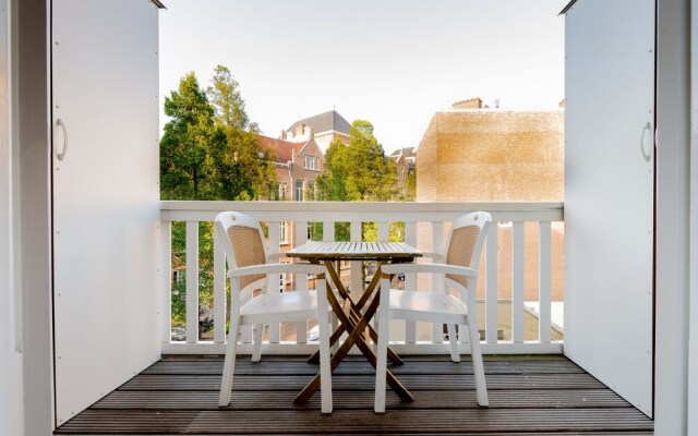 Dina Perla Lodges shared home in museum district