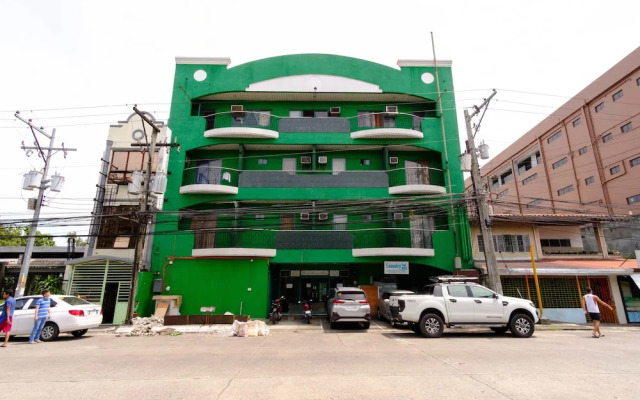 Pearl Manor Hotel by RedDoorz