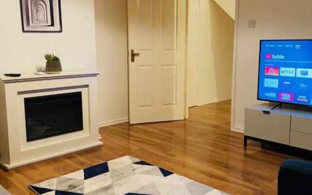 Cheerful home near City Centre,Station& RaceCourse