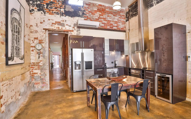 Indulge Apartments - Eighth Street