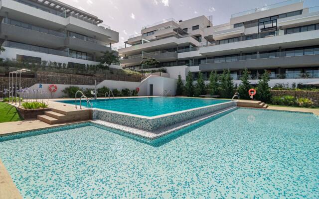 LME9F1- Penthouse, amazing views, families only