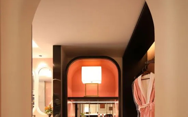 Kunming Sleeping Beauty Garden Pool  Hotel (Dianchi Xishan Scenic Area)