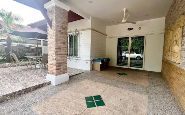 Valley 40 - 2 bdr Private Villa Near Phuket Town