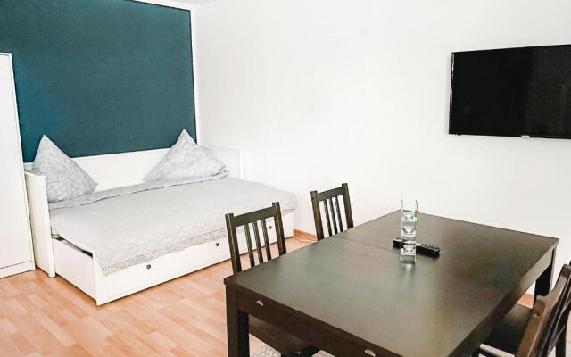 Schöne Wohnung, eigene Terrasse, privater Parkplatz, Wi-Fi, Waschmaschine, 3P