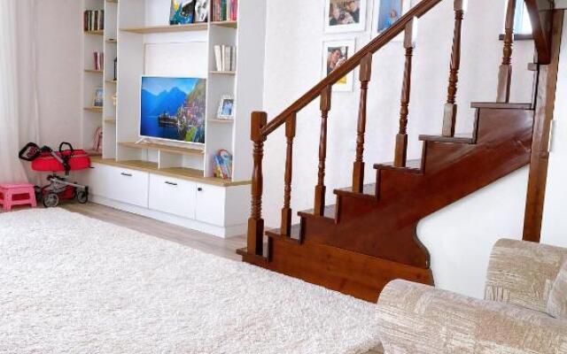 Adorable 3 bedroom home next to the beach
