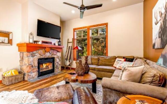Eagle Springs East 101: Red-Wing Suite
