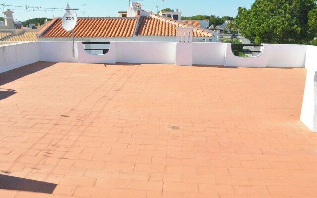 Comfortable Semi-detached in Vilamoura, 5 min From the Centre