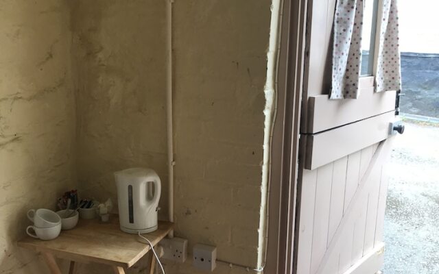 Drewe Arms Bunk Rooms & Church Cottage