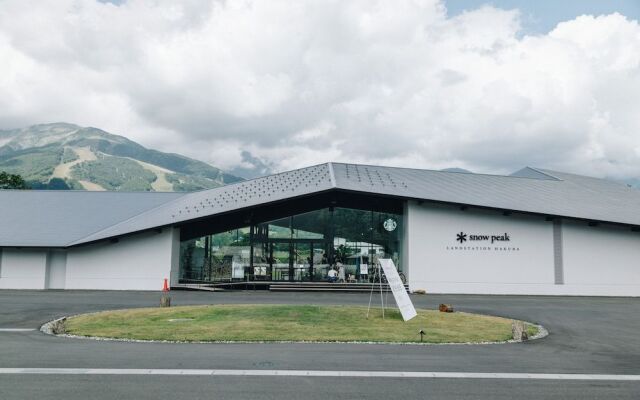 Snow Peak LAND STATION HAKUBA