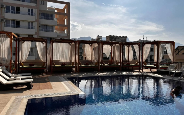 Olivia Palm Hotel