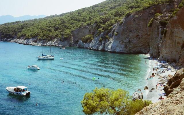 Victory's house, 3min walk to Skala's sandy beach