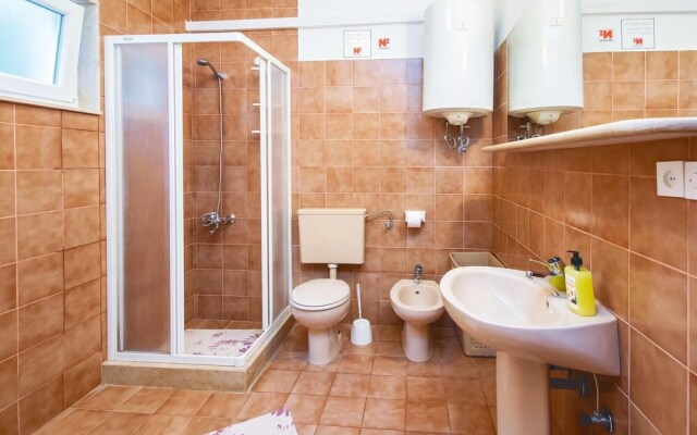 Beautiful Home in Pucisca With 3 Bedrooms and Wifi