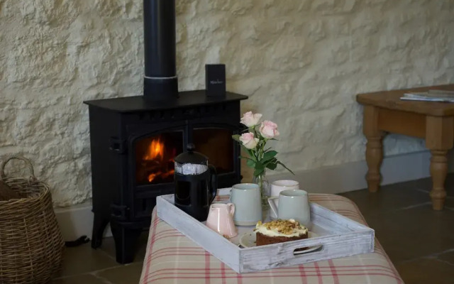 Classic Cotswolds Getaway in Radcot