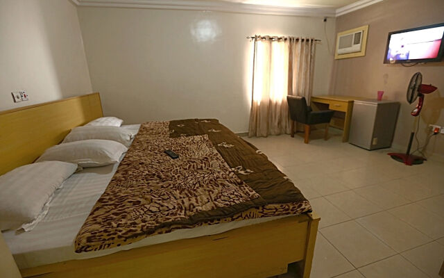 Semper Diamond Lodge