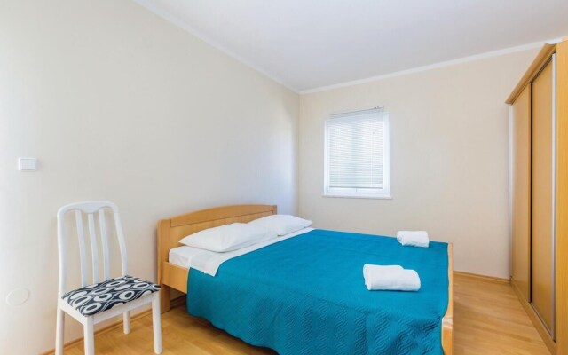 Stunning Home in Pinezici With Wifi and 2 Bedrooms